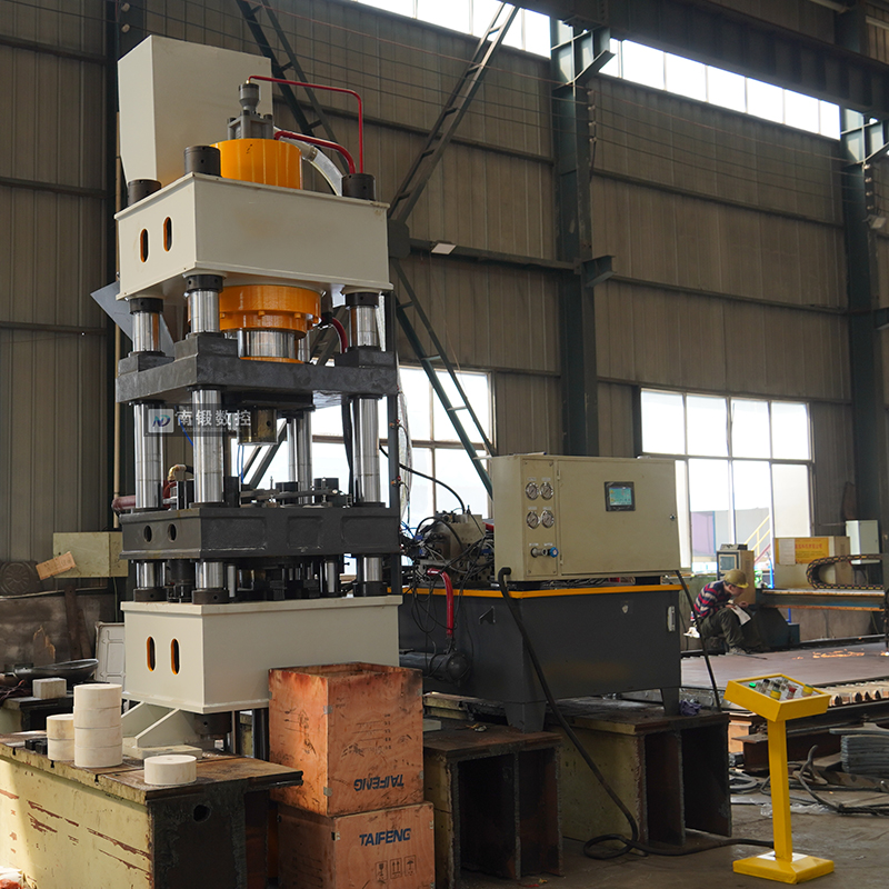 新型舔磚機(jī)5公斤牛羊舔磚液壓機(jī)400噸鹽磚機(jī)