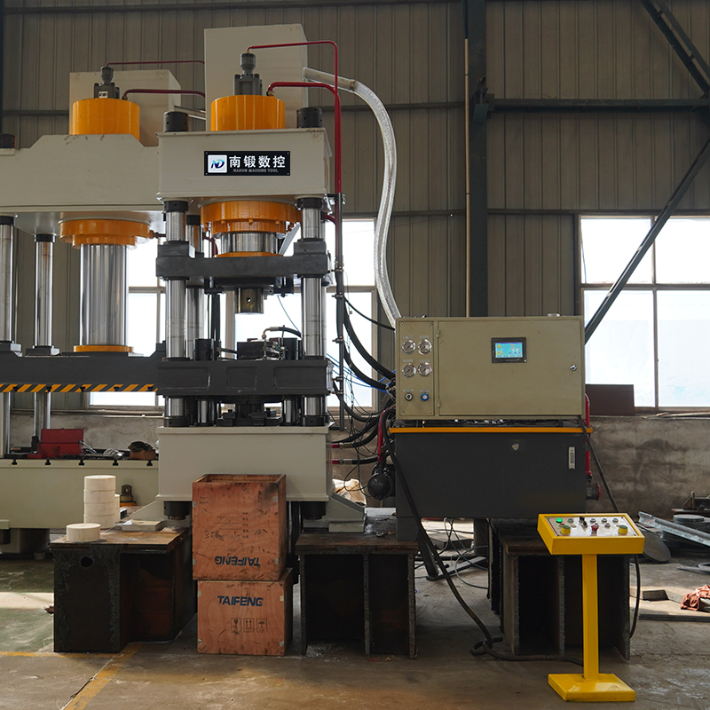 新型舔磚機(jī)5公斤牛羊舔磚液壓機(jī)400噸鹽磚機(jī)