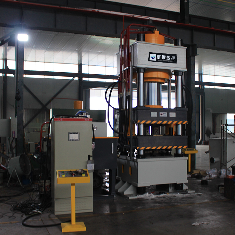 各噸位鹽磚機支持定制