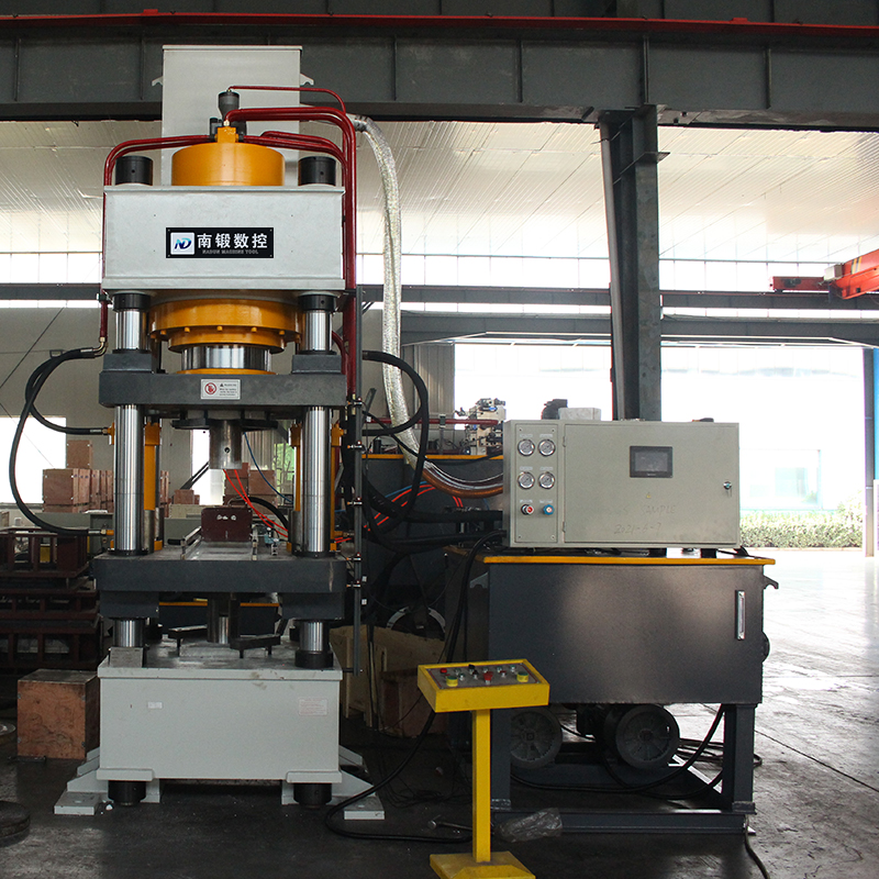 滕州500噸牛羊舔磚粉末成型油壓機(jī)5-10公斤鹽磚機(jī)