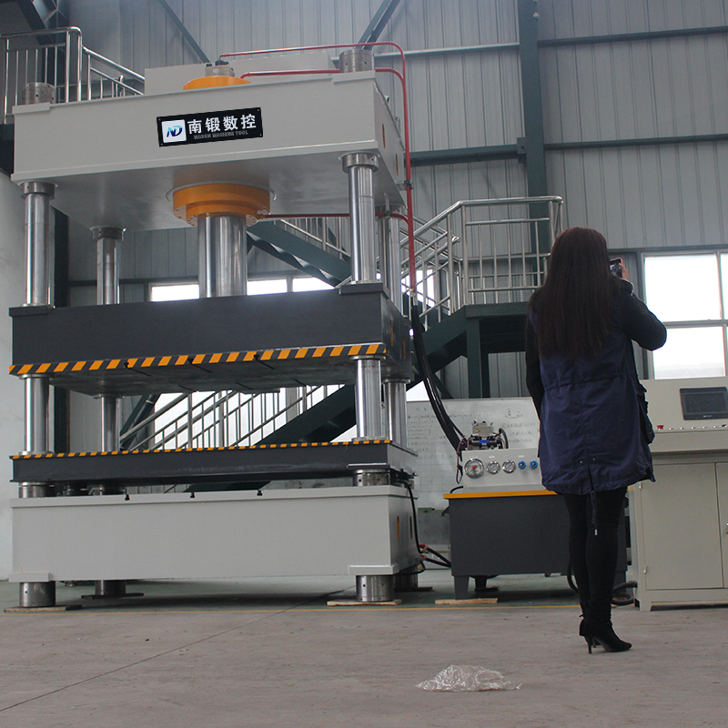 硅酸鈣板成型液壓機400噸保溫材料成型油壓機四柱壓力機滕州