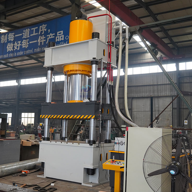 650噸四柱油壓機(jī)雙頂缸定制型壓力機(jī)滕州