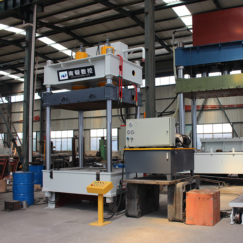 滕州350噸四柱油壓機雙缸大臺面液壓機風冷裝置液壓機