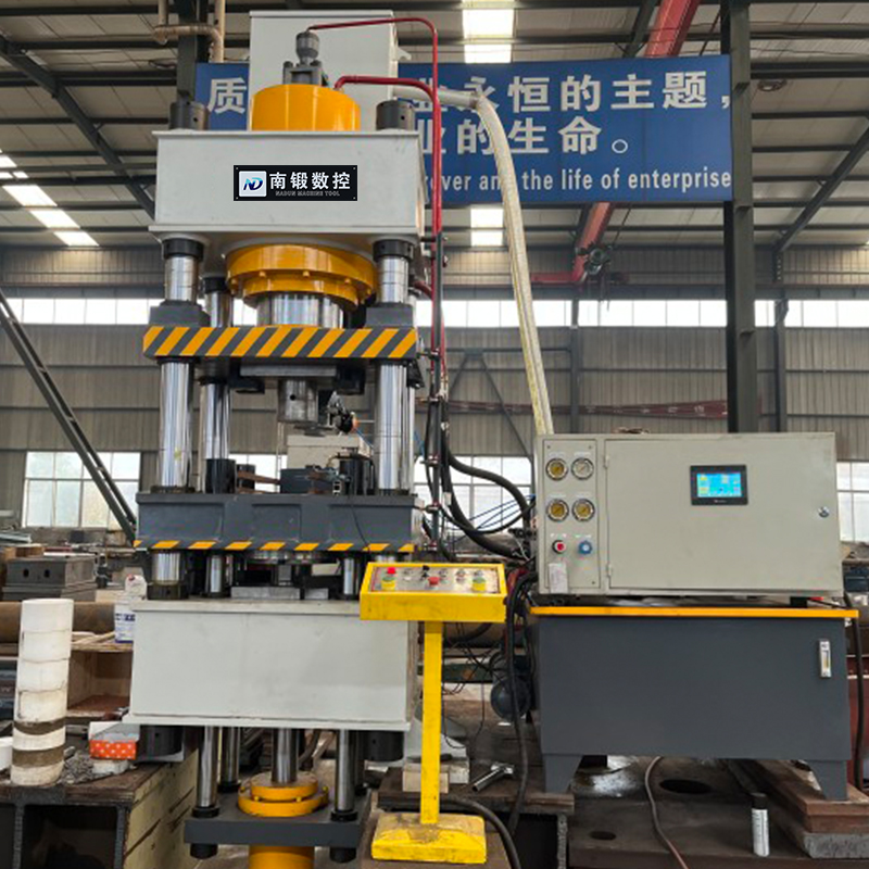 牛羊舔磚油壓機(jī) 壓制5KG-10KG鹽磚壓機(jī) 滕州南鍛