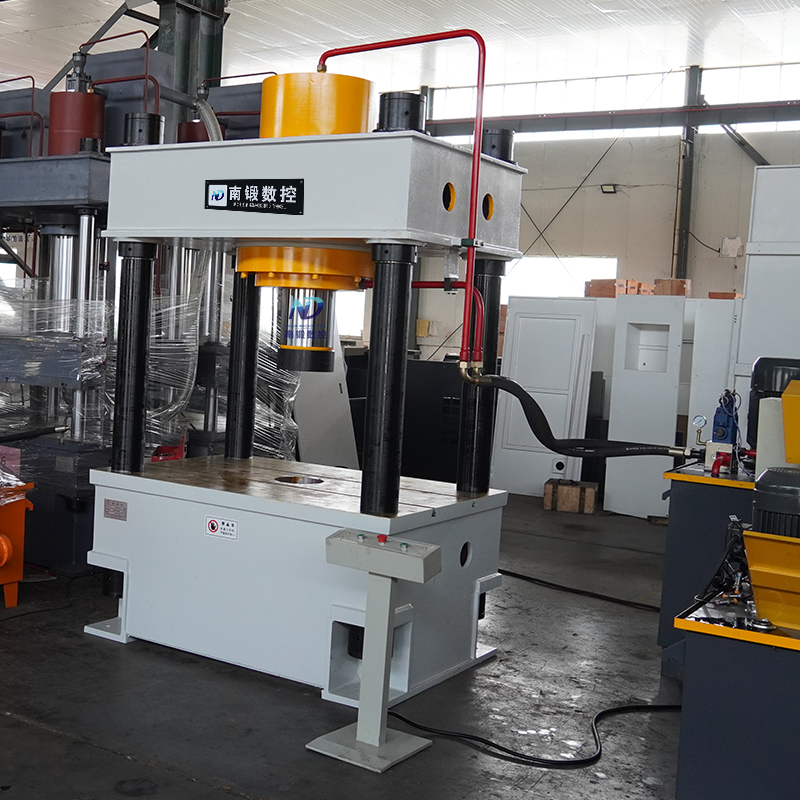 200噸多功能油壓機(jī)兩梁四柱壓力機(jī)滕州