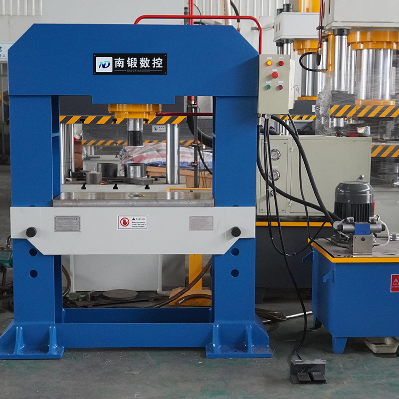 200噸龍門油壓機(jī)  機(jī)械行業(yè)的拆裝成型校直拉伸鈑金成型的壓制工作