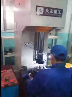 單臂液壓機單柱油壓機C型壓力機客戶現場