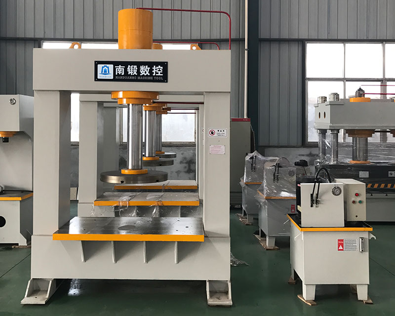 100噸龍門式油壓機 實心輪胎壓胎機