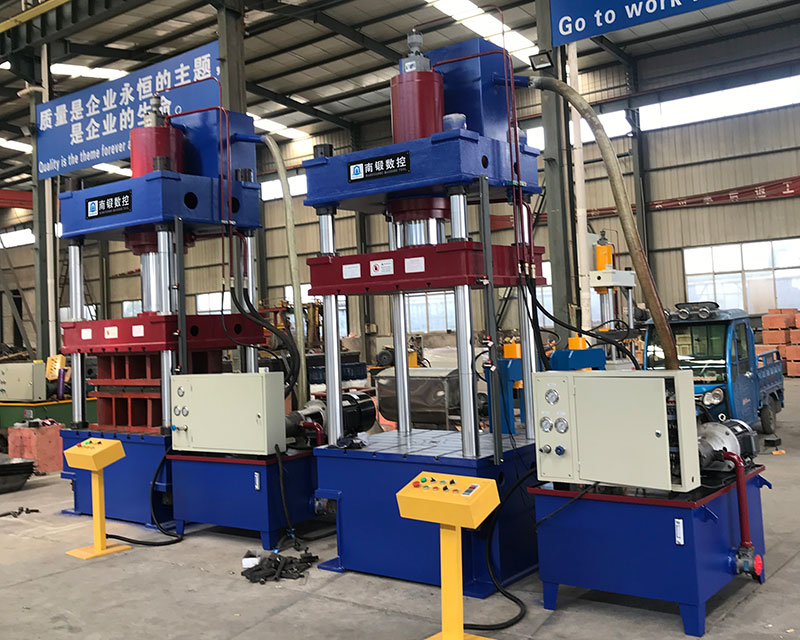 四柱油壓機(jī)精度的調(diào)整