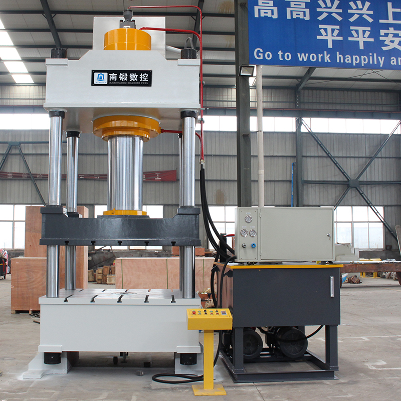 四柱油壓機(jī)液壓系統(tǒng)的清潔的重要性