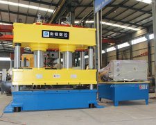 四柱油壓機(jī)與單臂（單柱）油壓機(jī)的區(qū)別有那些？