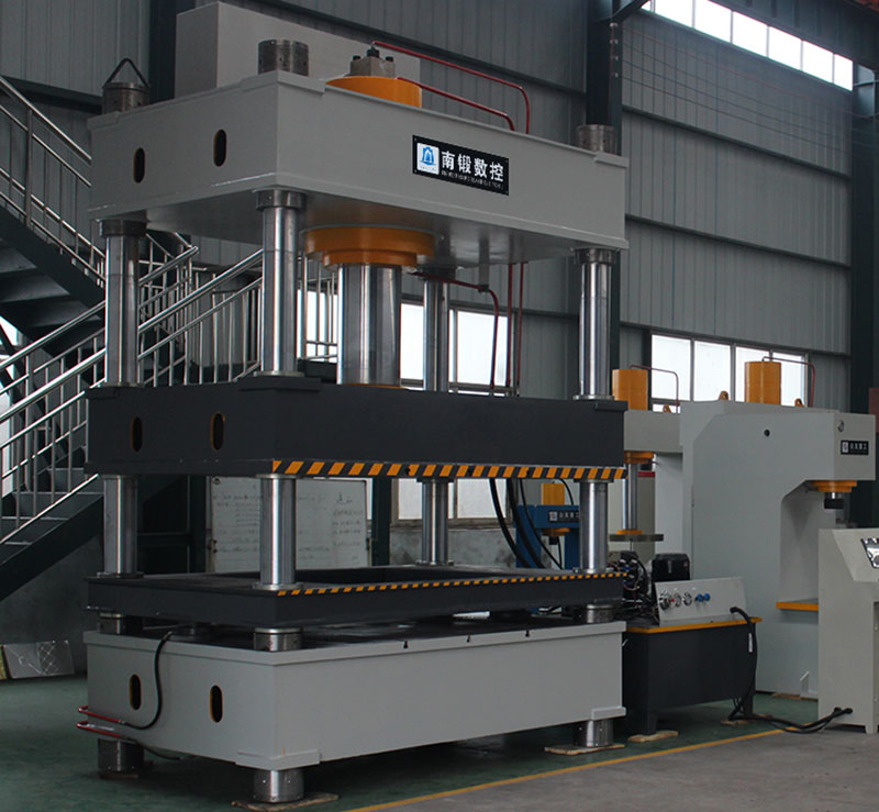 四柱油壓機(jī)的配件有哪些？