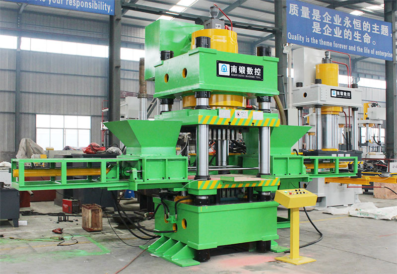 四柱油壓機在操作的時候應遵守什么規定？