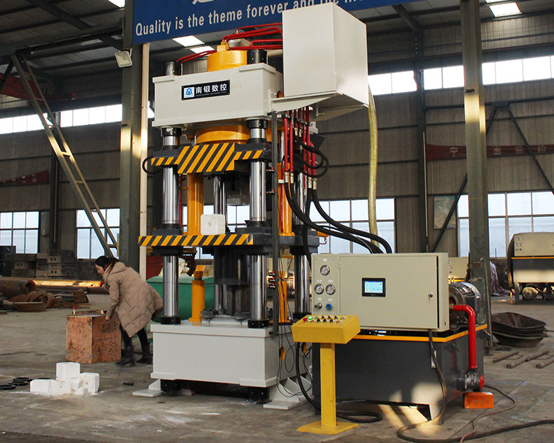 怎樣操控四柱油壓機液壓缸回程時速