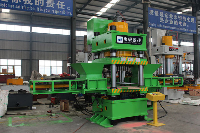 雙色魚餌陶瓷粉末壓塊成型液壓機自動送料一模多出快速成型壓塊機