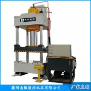 四柱液壓機(jī)的產(chǎn)品的導(dǎo)向結(jié)構(gòu)