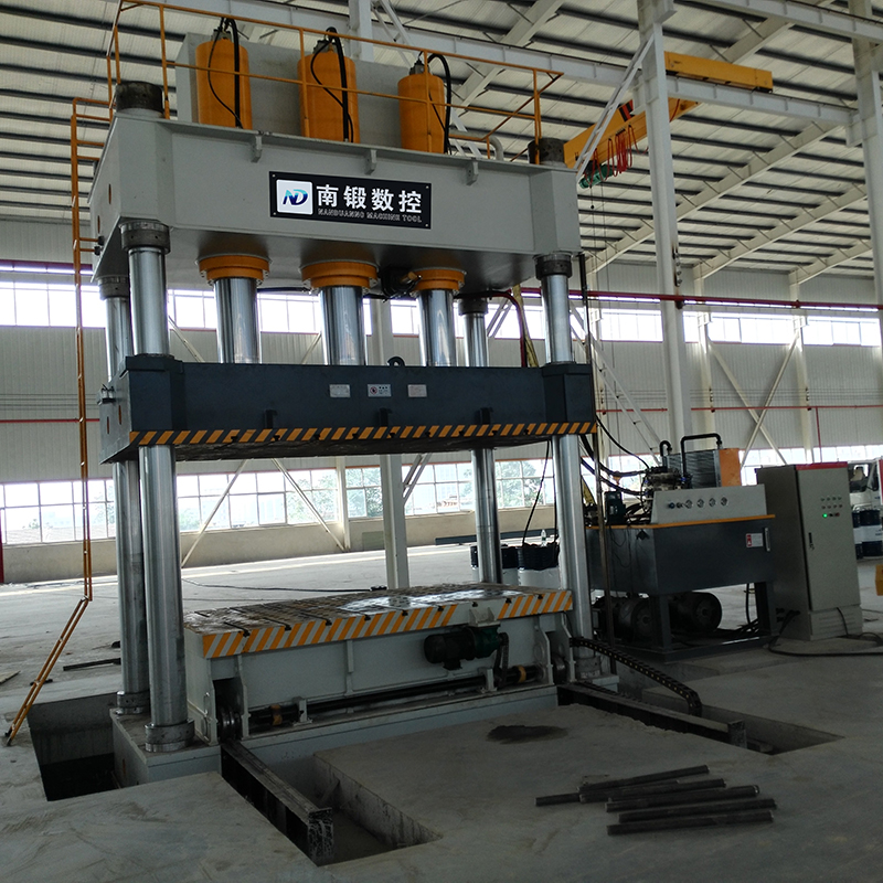 800噸三缸三梁四柱壓力機(jī)帶移動(dòng)工作臺液壓機(jī)壓汽車配件油壓機(jī)