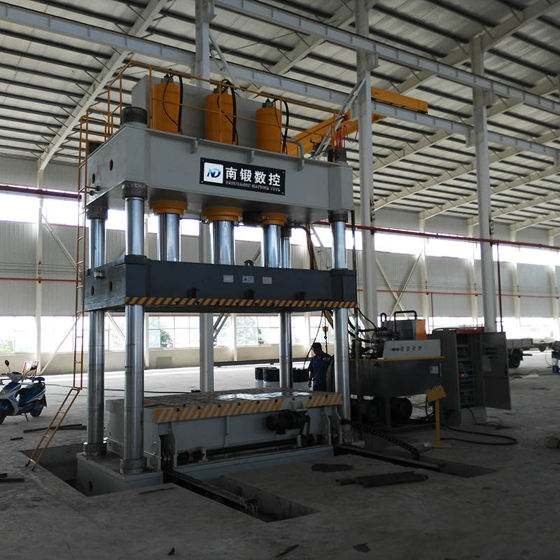 800噸三缸三梁四柱壓力機(jī)帶移動(dòng)工作臺液壓機(jī)壓汽車配件油壓機(jī)