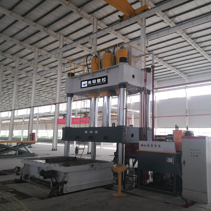 800噸三缸三梁四柱壓力機(jī)帶移動(dòng)工作臺液壓機(jī)壓汽車配件油壓機(jī)