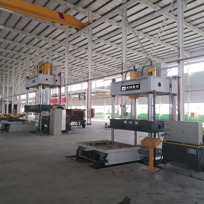 630噸四柱油壓機帶移動工作臺帶液壓墊液壓機壓汽車內飾油壓機