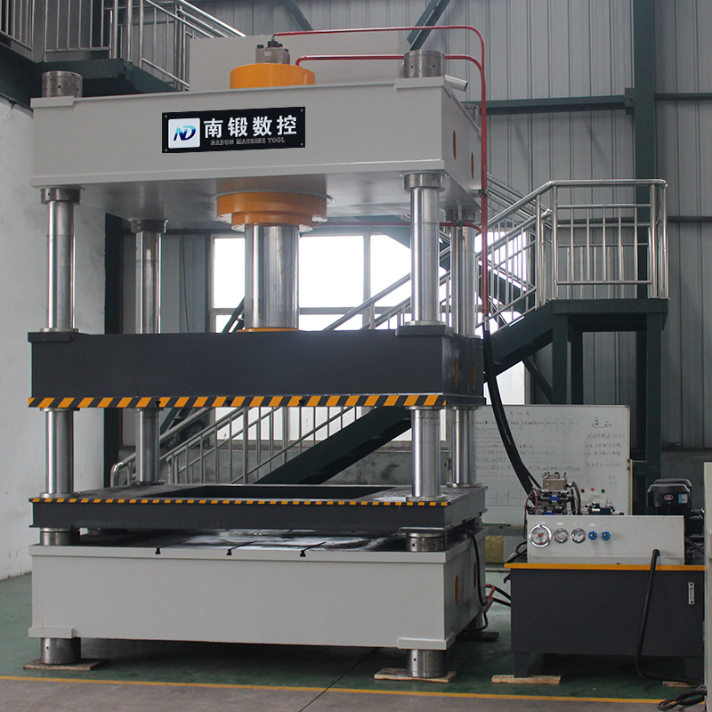 石英石水槽用多少噸油壓機設備生產出來的？