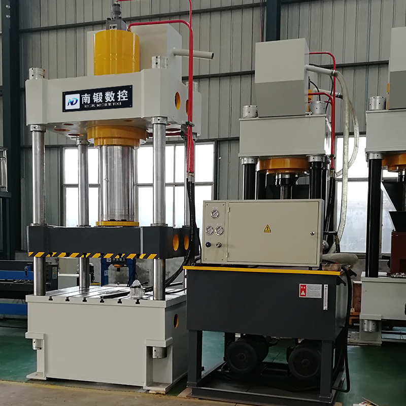 315t復(fù)合樹脂排水溝蓋板成型油壓機生產(chǎn)流程