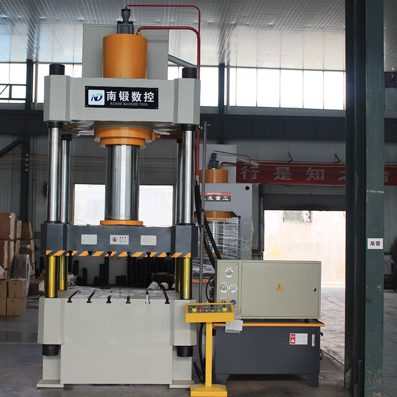 315噸不銹鋼拉伸油壓機(jī)拉伸工件時(shí)需要注意事項(xiàng)