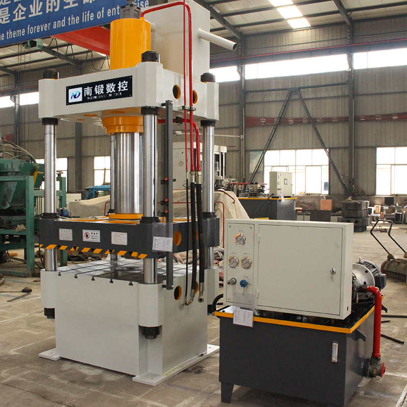 200T四柱油壓機(jī)，200噸常規(guī)三梁四柱油壓機(jī)