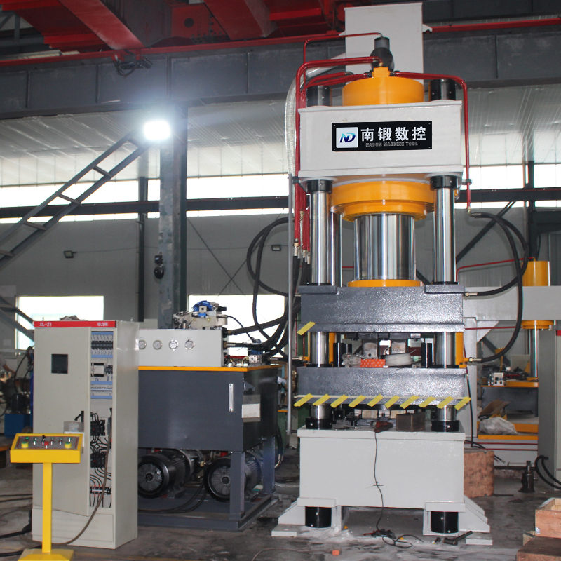 630T牛羊舔磚成型油壓機(jī)，鹽磚成型油壓機(jī)一出二試機(jī)