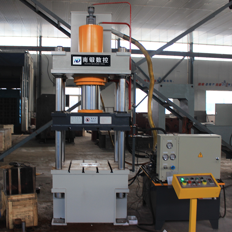 200T粉末成型四柱油壓機(jī)試機(jī)