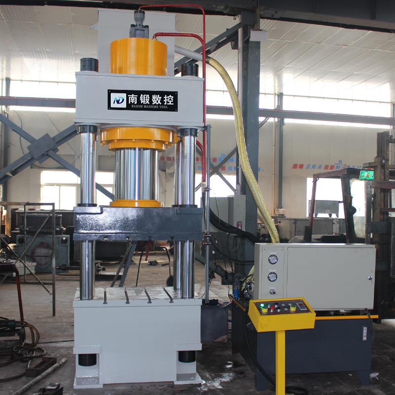 四柱油壓機機的液壓系統如何清潔