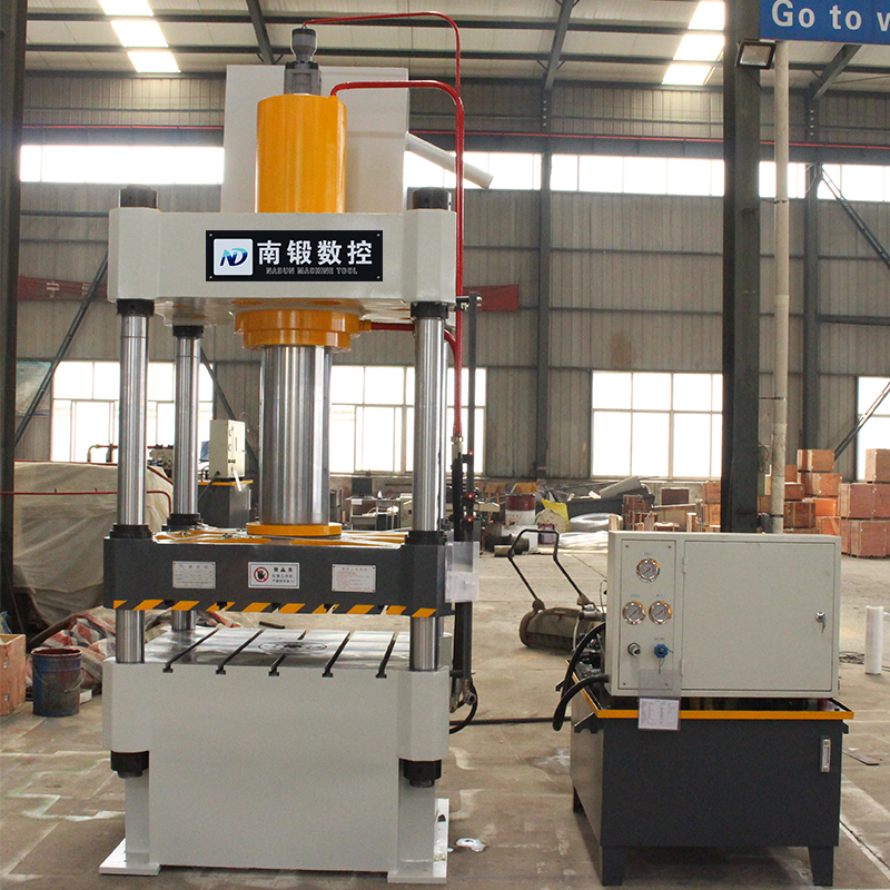 滕州南鍛200噸三梁四柱不帶下頂缸油壓機(jī)試機(jī)