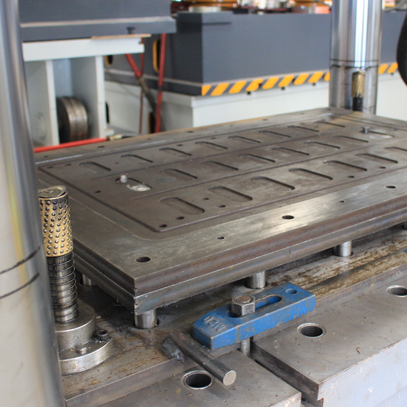 400T不銹鋼地漏蓋板成型油壓機，400噸金屬成型油壓機