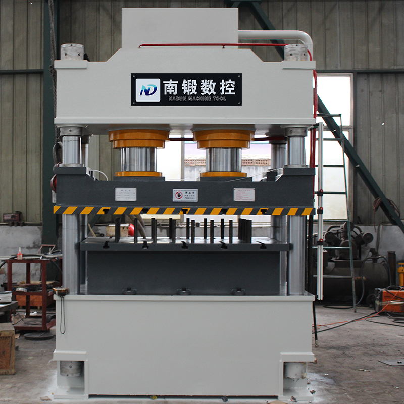 630T雙缸四柱油壓機(jī)，630噸汽車鈑金成型油壓機(jī)