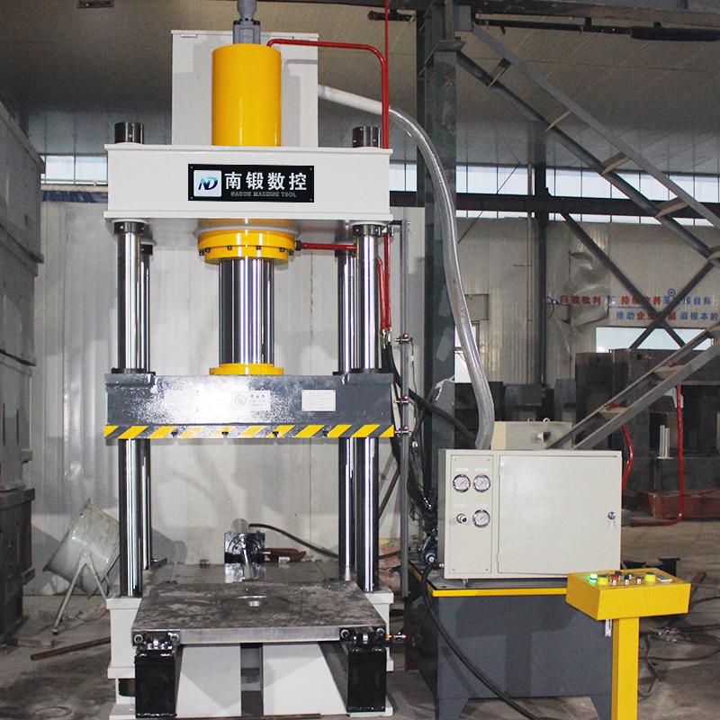 伺服四柱油壓機的優勢特點