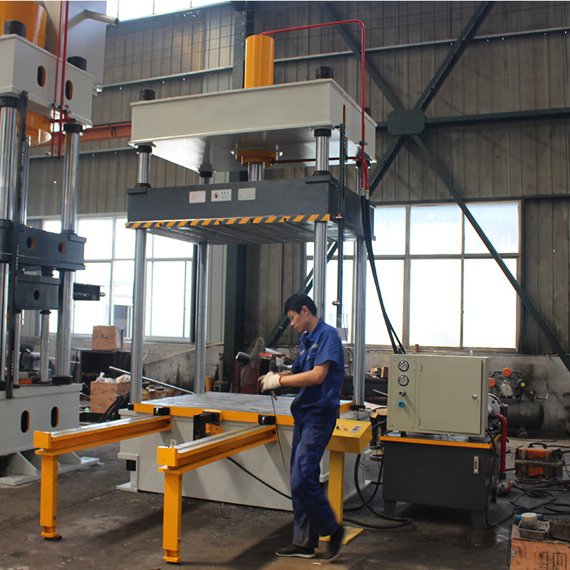 100噸四柱液壓機定子轉子壓裝成型油壓機四柱壓力機