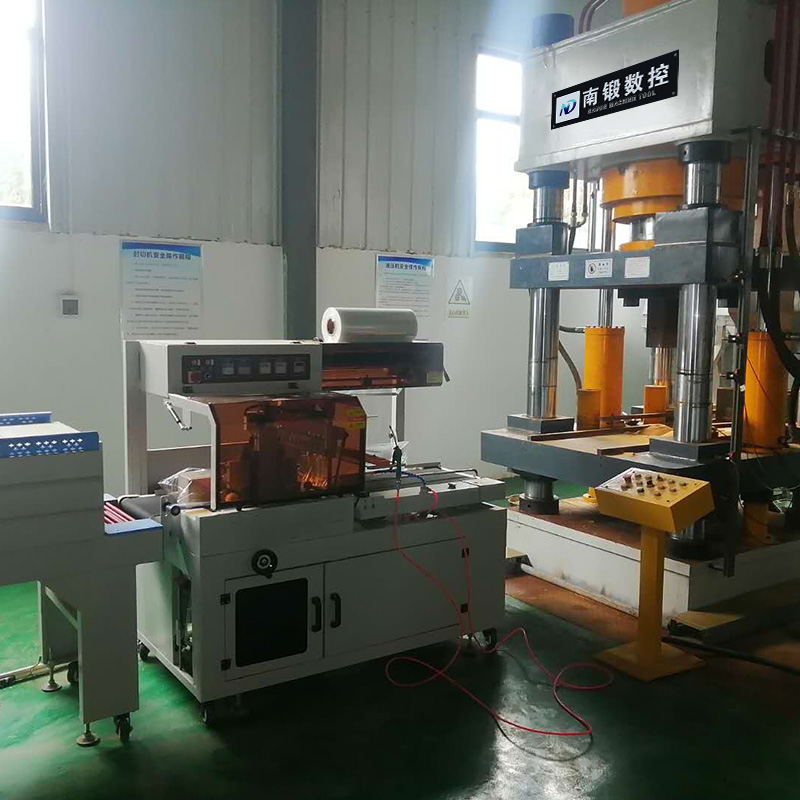 800噸牛羊舔磚液壓機生產線鹽磚機客戶案例滕州南鍛數控