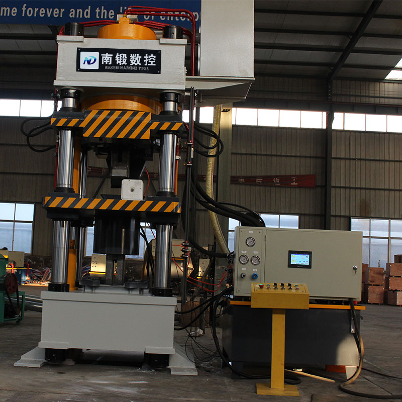 滕州400噸鹽磚機(jī)5公斤牛羊舔磚油壓機(jī)全自動(dòng)生產(chǎn)線壓力機(jī)