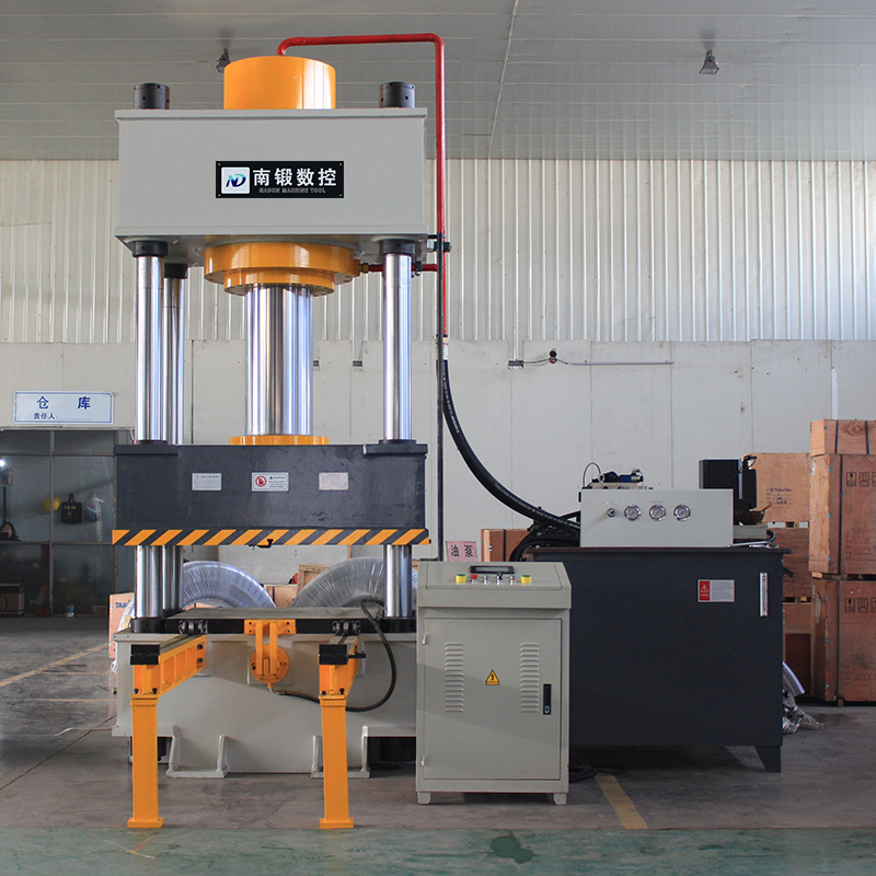 500噸移動(dòng)工作臺(tái)液壓機(jī)定子轉(zhuǎn)子壓磚成型油壓機(jī)