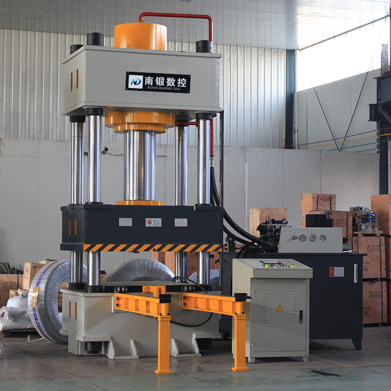 500噸移動(dòng)工作臺(tái)液壓機(jī)定子轉(zhuǎn)子壓磚成型油壓機(jī)