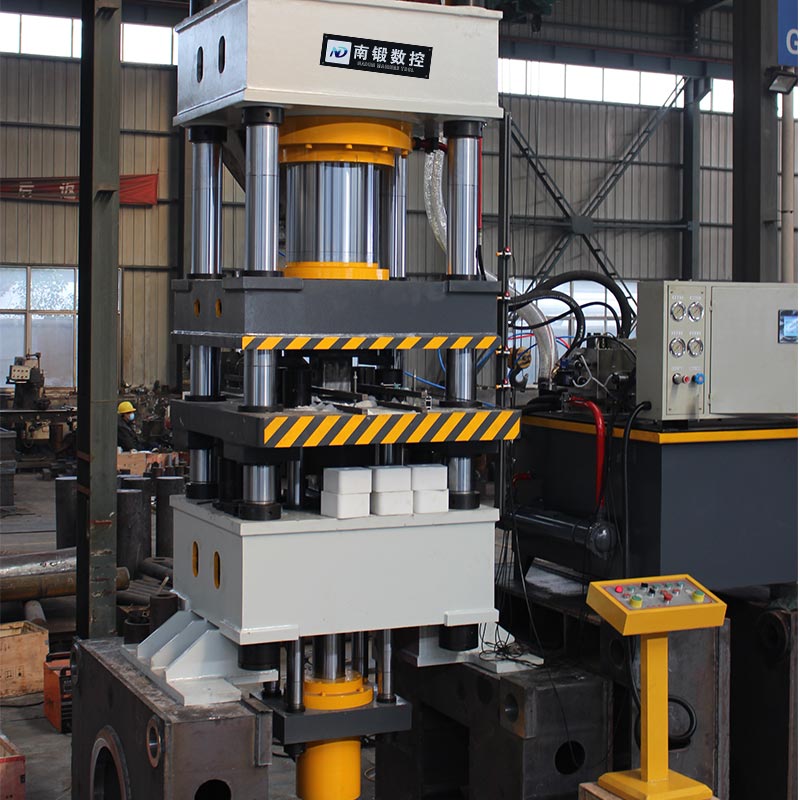 400噸鹽磚機5公斤牛羊舔磚液壓機