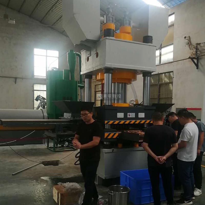 魚餌壓塊機630噸雙色魚餌塊成型油壓機