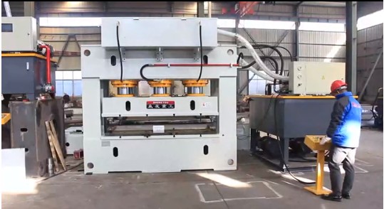 1000噸框式液壓機試機視頻門面壓花成型油壓機試機視頻