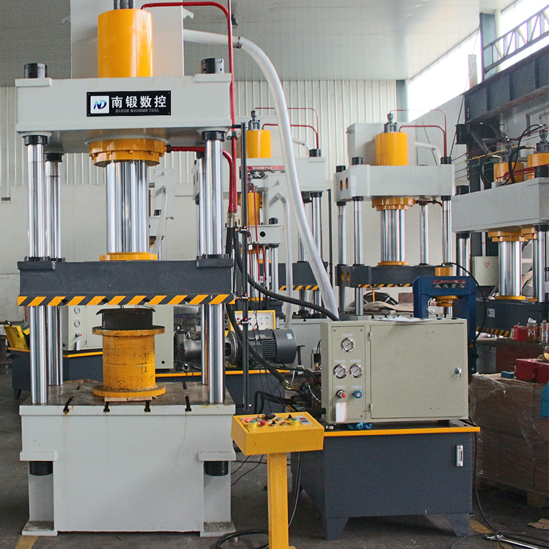 滕州液壓機廠家YQ32-200T三梁四柱油壓機