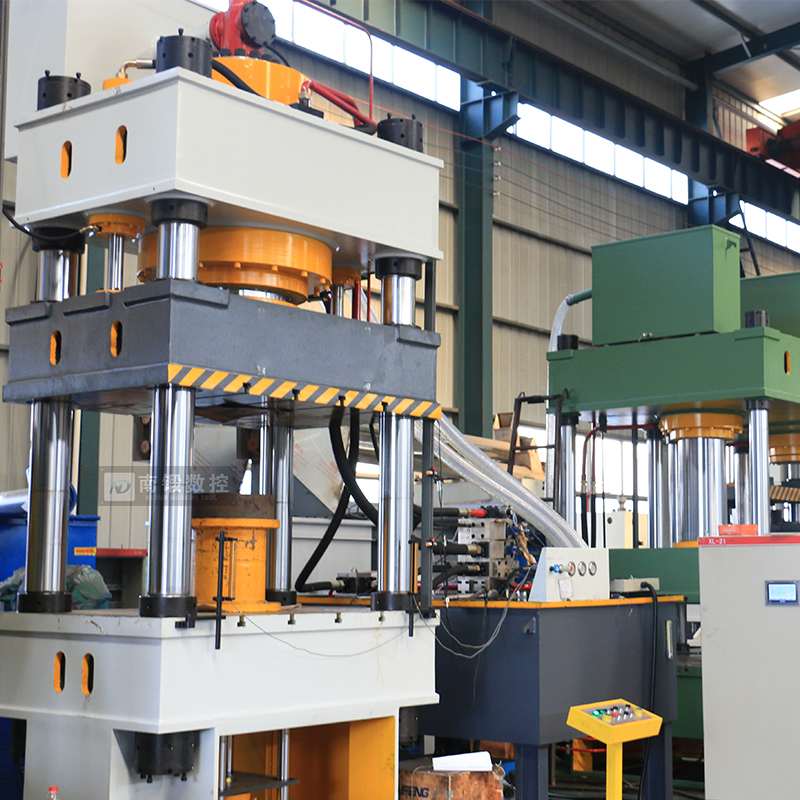 630噸封頭拉伸機(jī)不銹鋼金屬電動車鈑金成型油壓機(jī)滕州南鍛數(shù)控