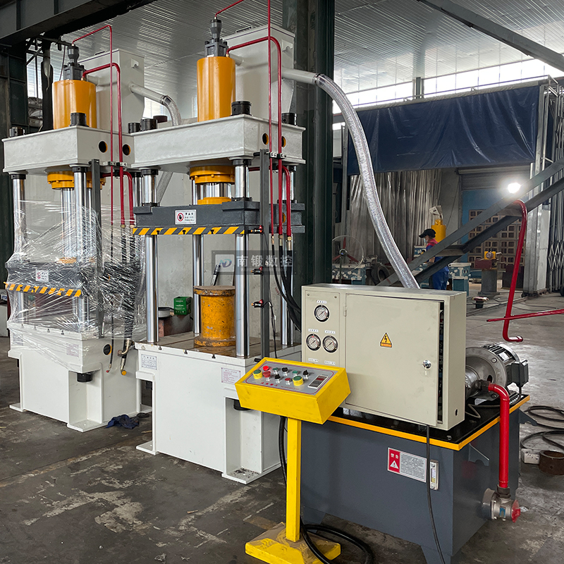 現(xiàn)貨100噸油壓機(jī)100T三梁四柱液壓機(jī)