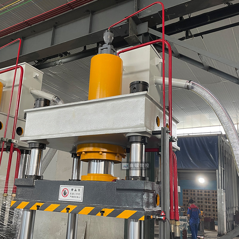 現(xiàn)貨100噸油壓機(jī)100T三梁四柱液壓機(jī)