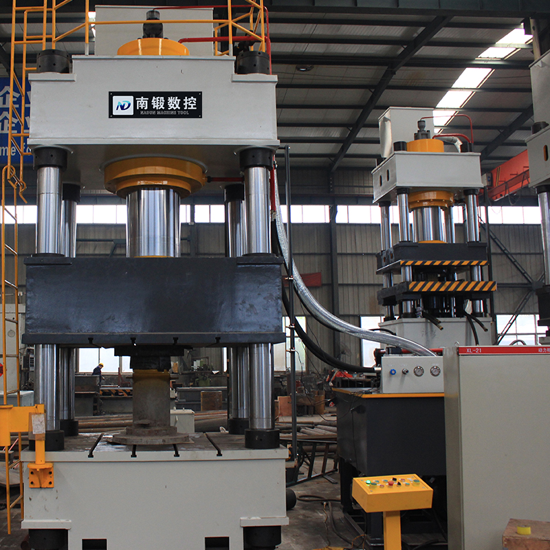 630噸液壓機YQ32-630T四柱油壓機滕州南鍛數控