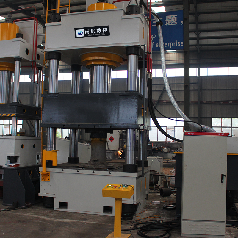 630噸油壓機(jī)三梁四柱液壓機(jī)定制壓力機(jī)